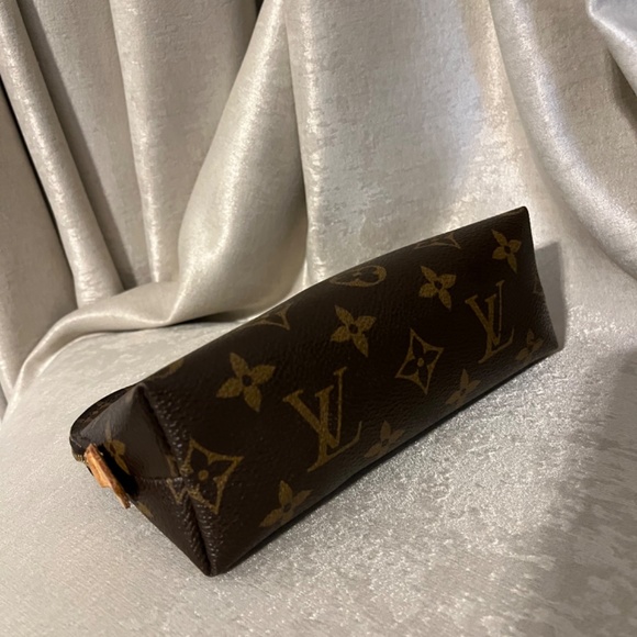 Authentic Louis Vuitton Cosmetic Pouch made in Spain - Picture 8 of 10